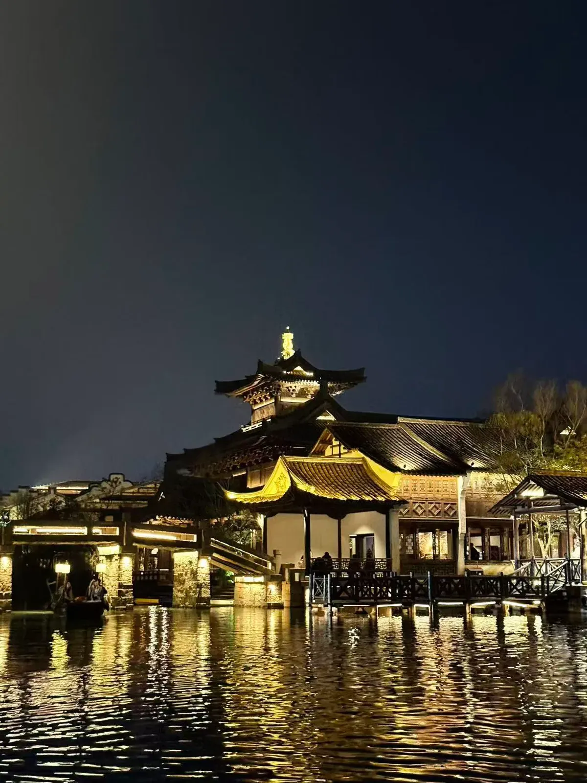 濮院古镇，商业化比较好的一个古镇，这个季节观赏千年银杏不太妙呀哈哈哈。